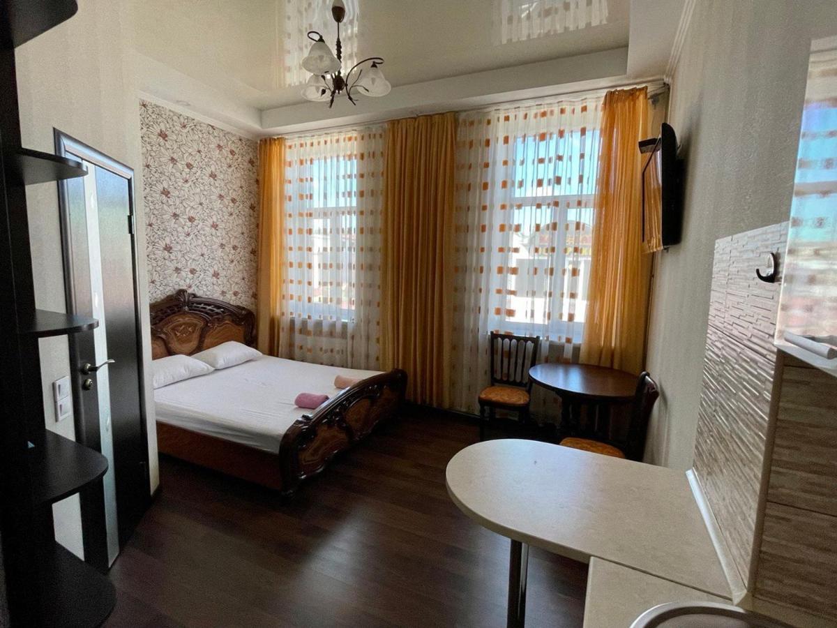 -біля вокзалу-недалеко від центру-городоцька 151 Apartment *