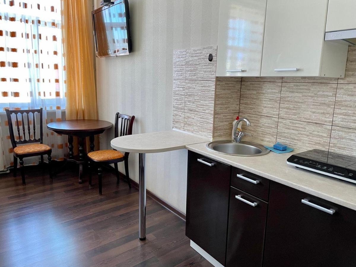 -біля вокзалу-недалеко від центру-городоцька 151 Apartament